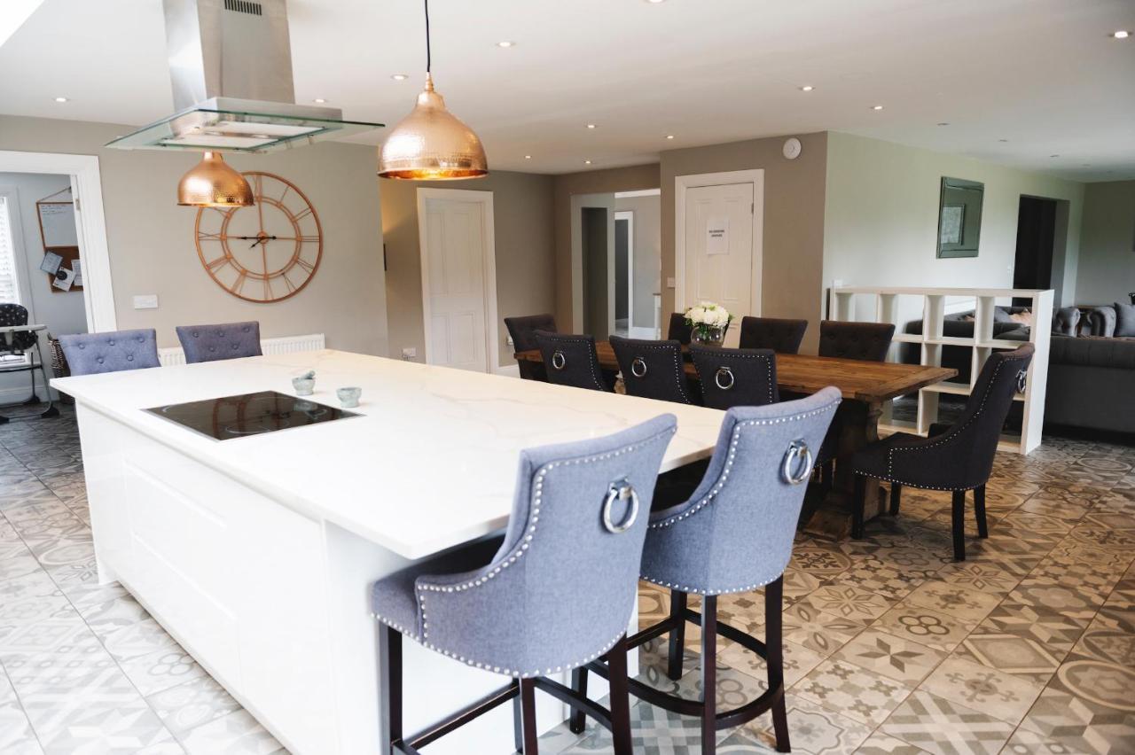 Large Country House - Hot Tub - Pool Table - Bbq - 5 Bedrooms - Log Burner Three Legged Cross Exterior photo