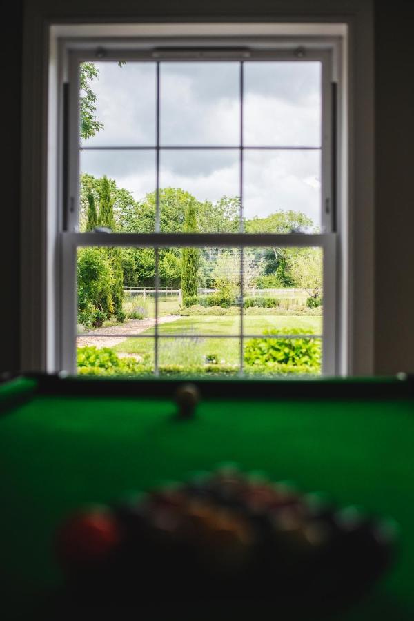 Large Country House - Hot Tub - Pool Table - Bbq - 5 Bedrooms - Log Burner Three Legged Cross Exterior photo