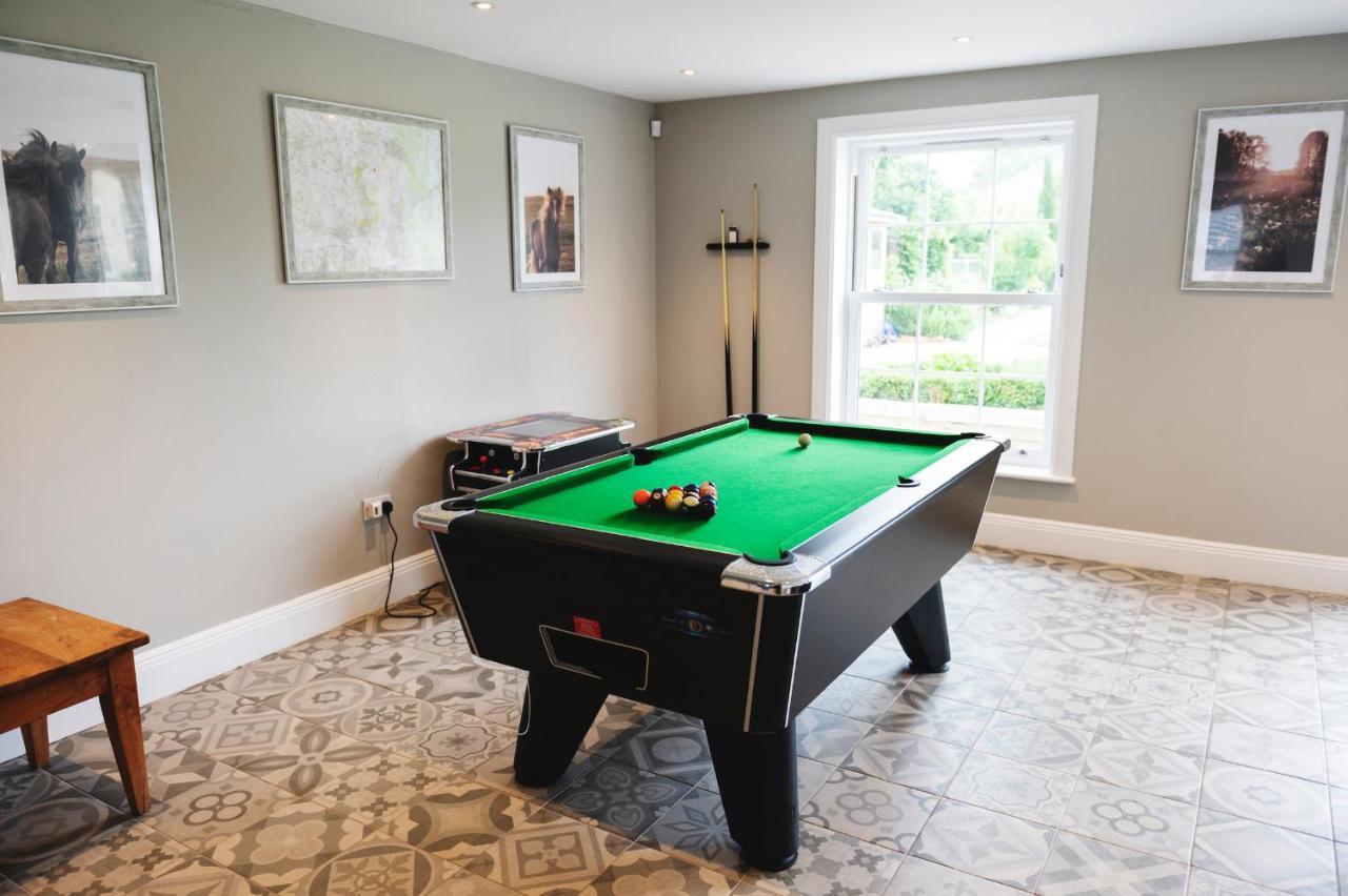 Large Country House - Hot Tub - Pool Table - Bbq - 5 Bedrooms - Log Burner Three Legged Cross Exterior photo