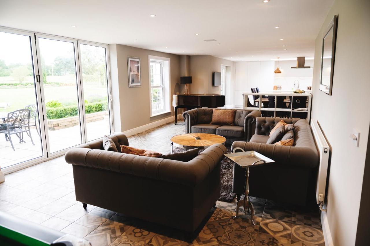 Large Country House - Hot Tub - Pool Table - Bbq - 5 Bedrooms - Log Burner Three Legged Cross Exterior photo